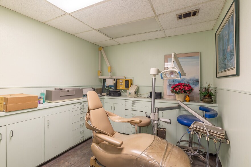 More Photos Of 2205 Clinton Dr, Galena Park Medical For Lease