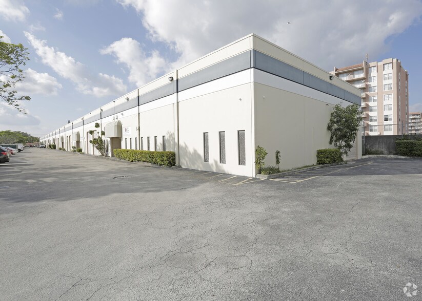 More Photos Of 1803-1897 NE 146th St, Miami Light Distribution For Lease