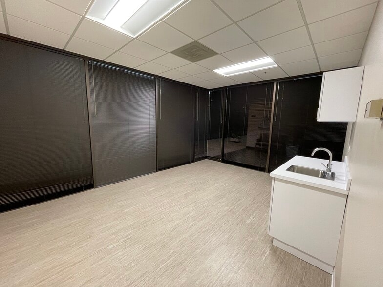 More Photos Of 60 Revere Dr, Northbrook Medical For Lease