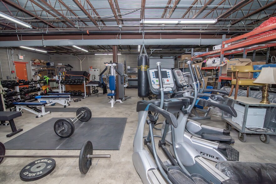 More Photos Of 245 Grandview Ave, Bellevue Light Distribution For Lease