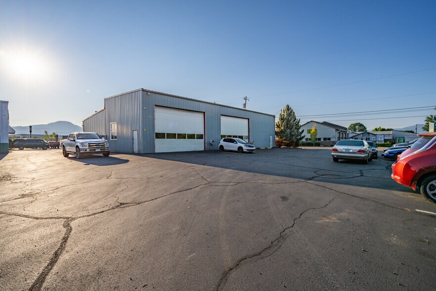 More Photos Of 3311 Biddle Rd, Medford Auto Repair For Sale