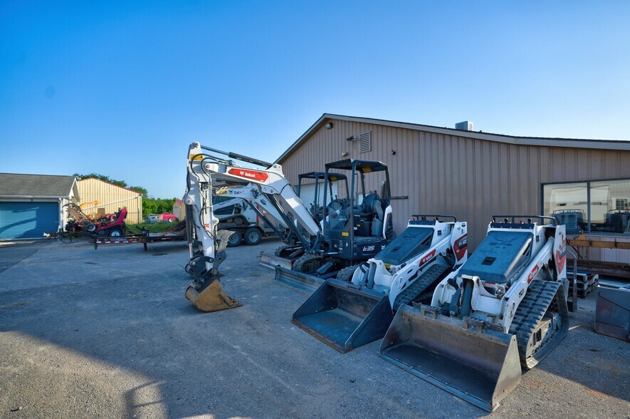 More Photos Of 7281 S State Rd, Goodrich Freestanding For Sale