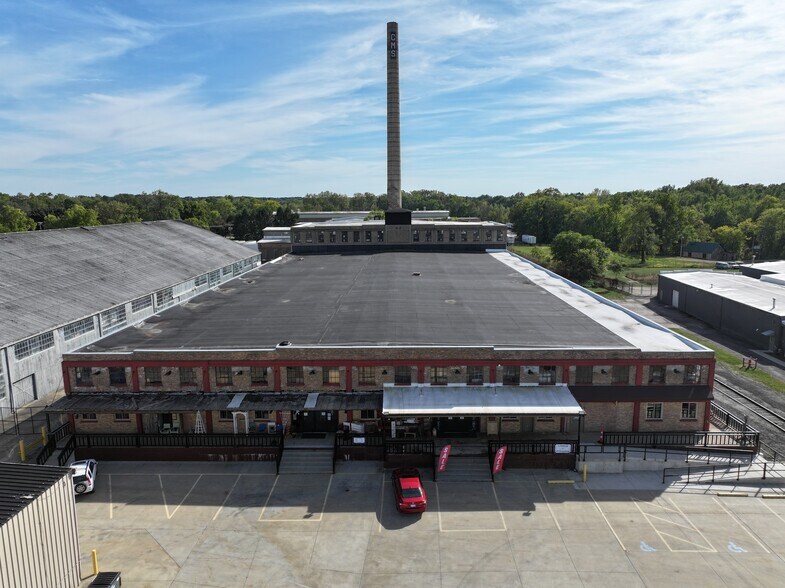 More Photos Of 265 E Broadway St, Three Rivers Warehouse For Lease
