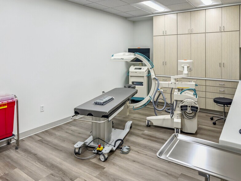 More Photos Of 4 Ellinwood Dr, New Hartford Medical For Sale