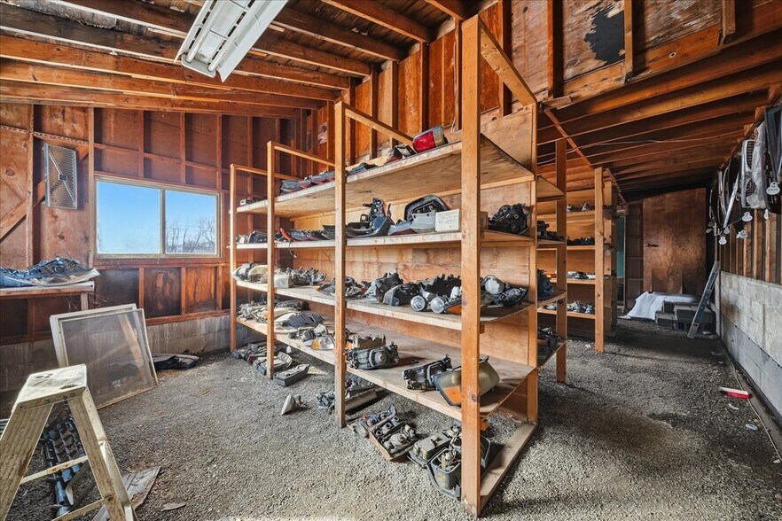 More Photos Of 735 Perry Hwy, Harmony Auto Repair For Sale