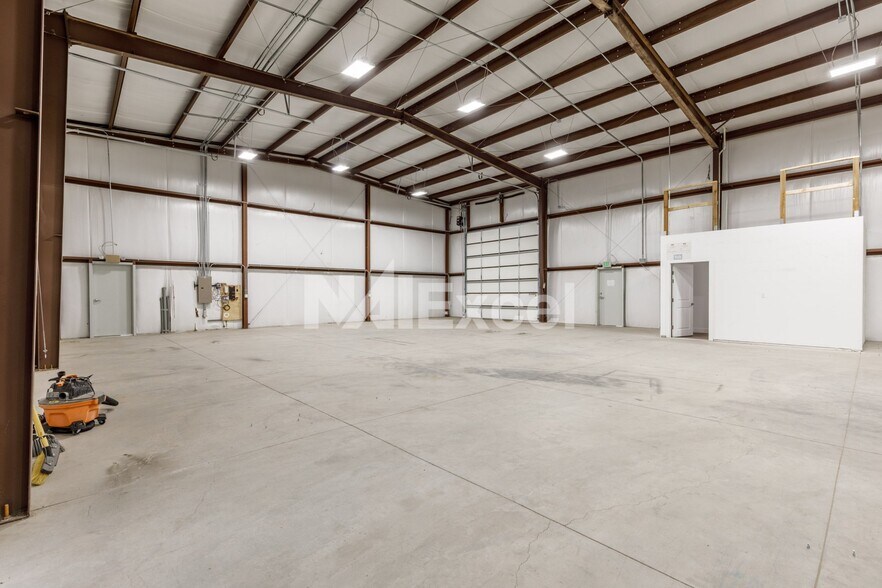 More Photos Of 397 Commerce st, Hurricane Industrial For Lease