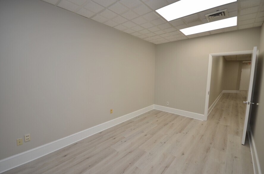 More Photos Of 14100 Palmetto Frontage Rd, Miami Lakes Office Residential For Lease