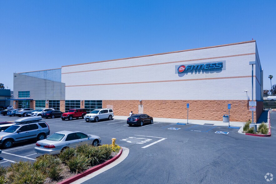 More Photos Of 2831 W 120th St, Hawthorne Health Club For Lease