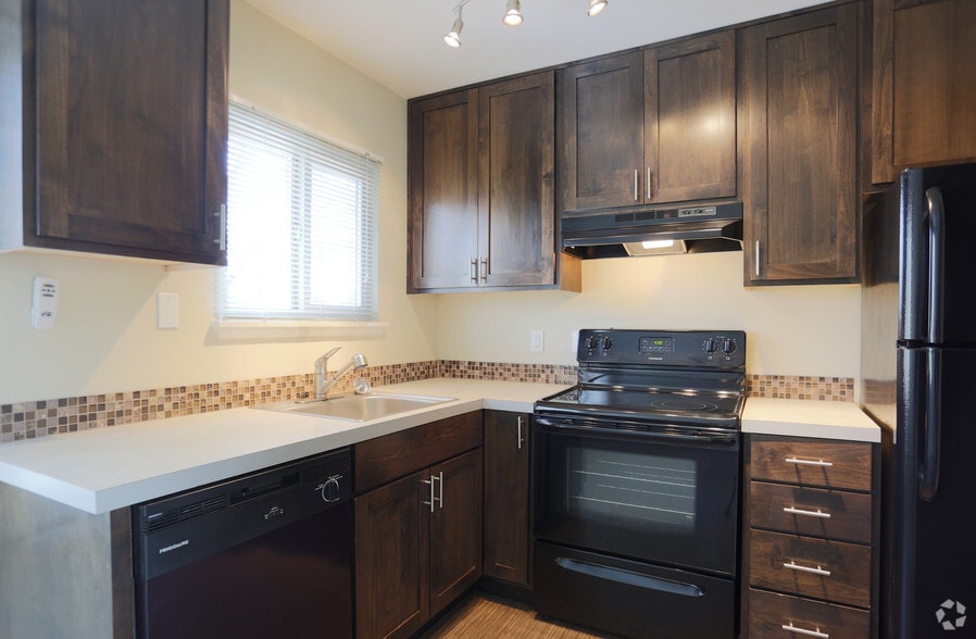 More Photos Of 1913 NE 73rd Ave, Portland Apartments For Sale