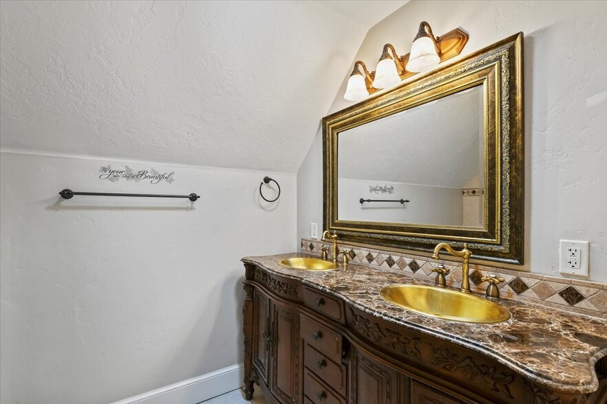 More Photos Of 520 16th Ave N, Nampa Office Residential For Sale