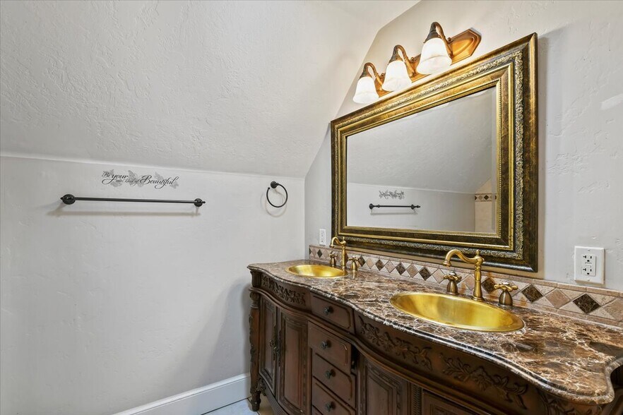 More Photos Of 520 16th Ave N, Nampa Office Residential For Sale