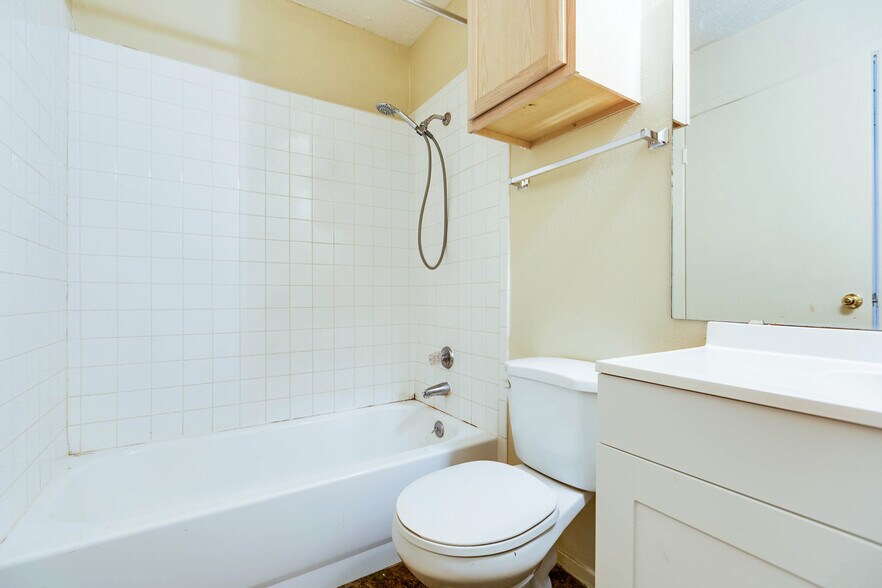 More Photos Of 1707-1717 Greenwood St, San Angelo Apartments For Sale