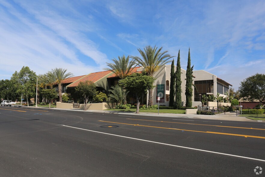 Primary Photo Of 801 E Chapman Ave, Fullerton Medical For Lease