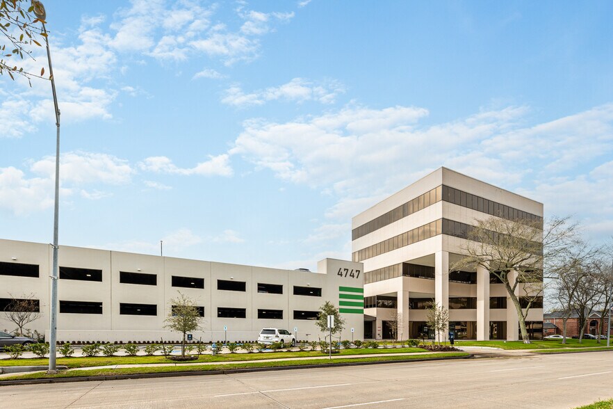 More Photos Of 4747 Bellaire Blvd, Bellaire Unknown For Lease