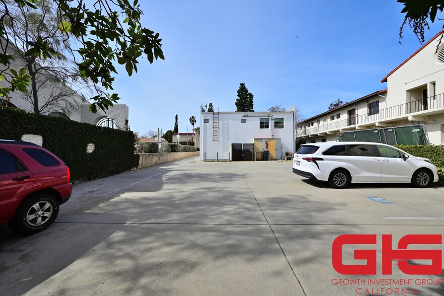 More Photos Of 88 N Hill Ave, Pasadena Storefront For Sale