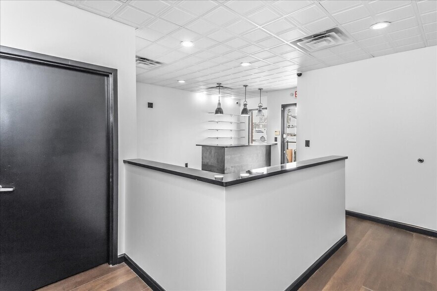 More Photos Of 816 Hempstead Tpke, Franklin Square Office For Lease