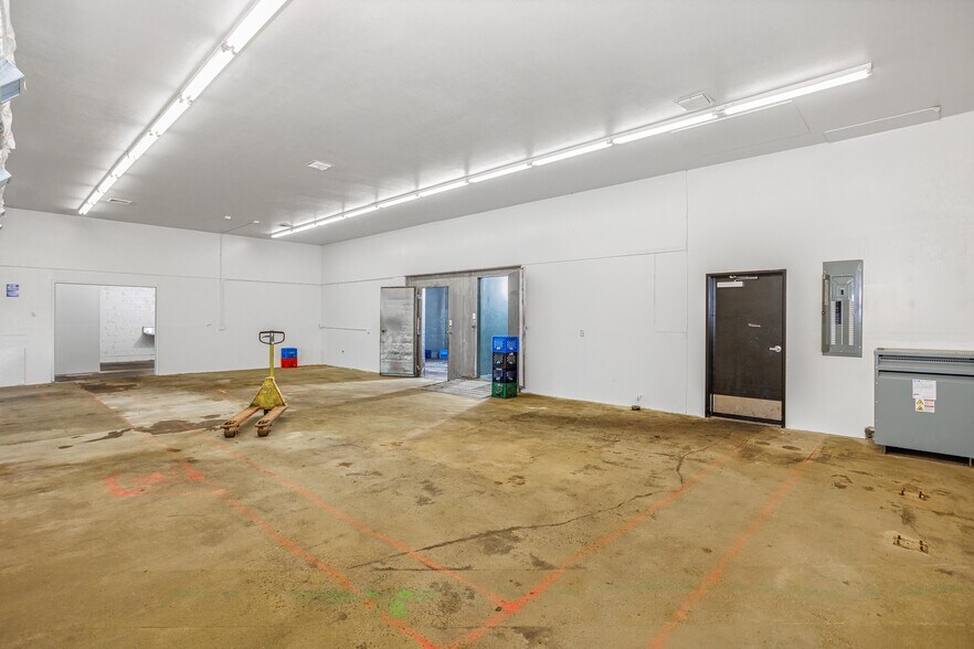 More Photos Of 4636 NE 42nd Ave, Portland Freestanding For Lease