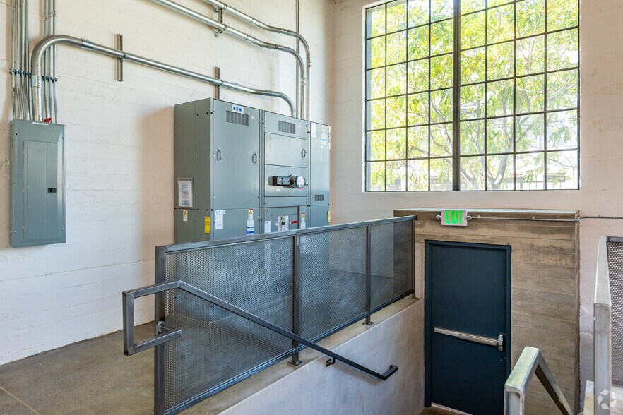 More Photos Of 2435-2445 16th St, San Francisco Service For Lease