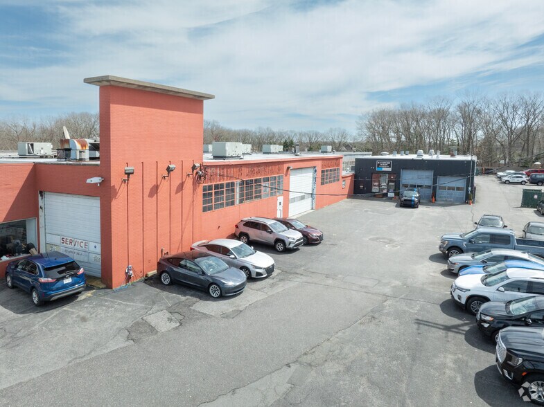 More Photos Of 390 Middle Country Rd, Smithtown Auto Dealership For Lease