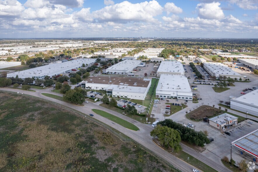 More Photos Of 10803 Vinecrest Dr, Houston Unknown For Lease