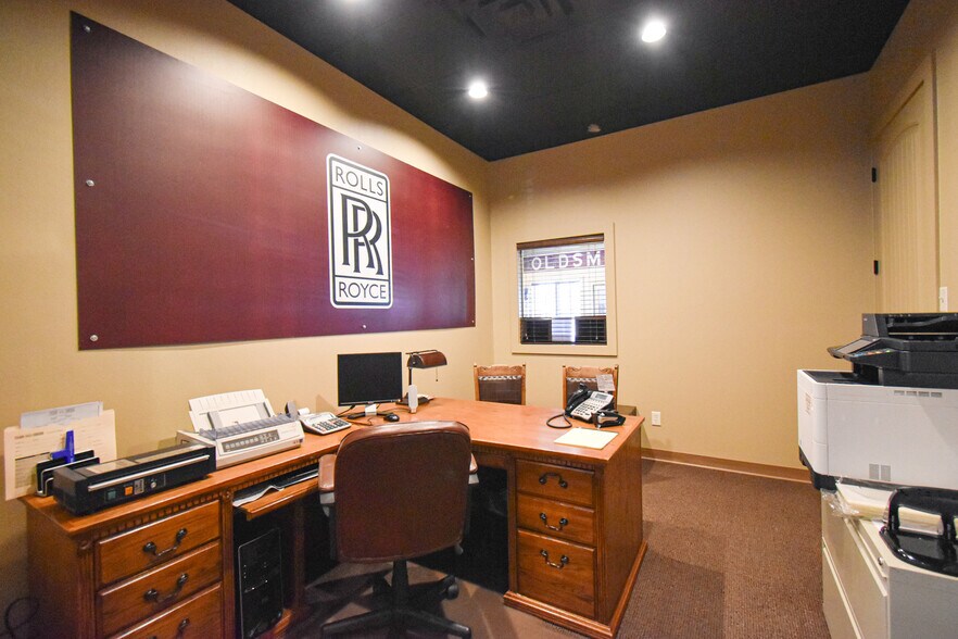 More Photos Of 7906 S Broadway Ave, Tyler Office Residential For Lease