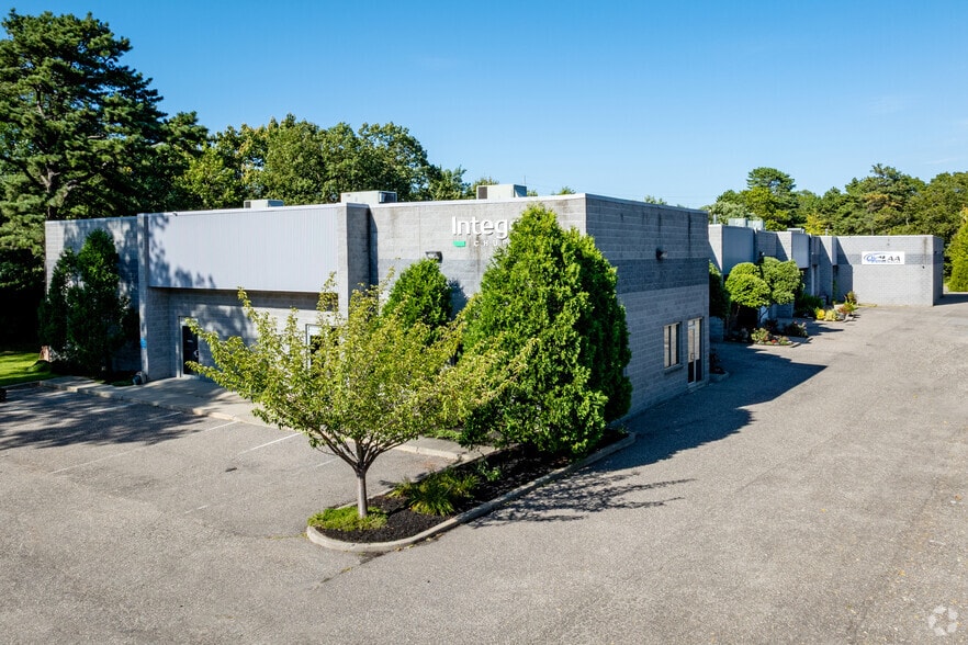 Primary Photo Of 1 Old Dock Rd, Yaphank Warehouse For Lease