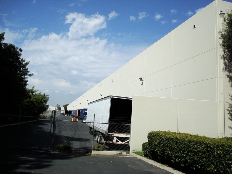 More Photos Of 9440 Norwalk Blvd, Santa Fe Springs Warehouse For Lease
