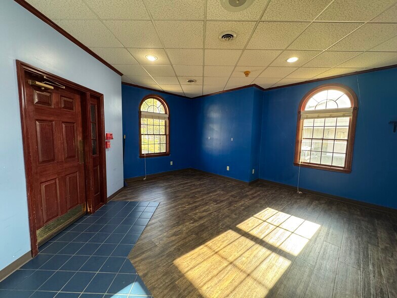 More Photos Of 514 Pellis Rd, Greensburg Medical For Lease