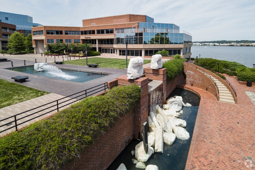 More Photos Of 11 Canal Center Plz, Alexandria Office For Lease