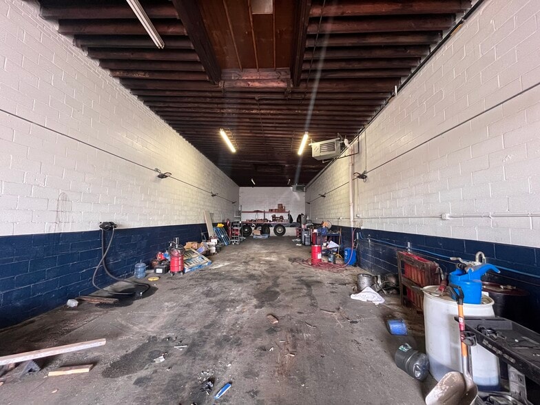 More Photos Of 319 Coster St, Bronx Warehouse For Lease