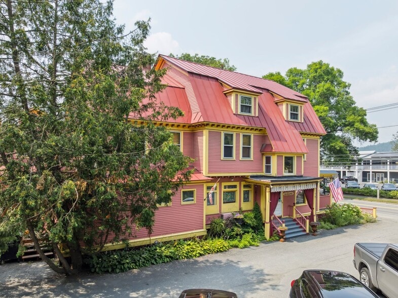 More Photos Of 41 Pleasant St, Woodstock Hospitality For Sale