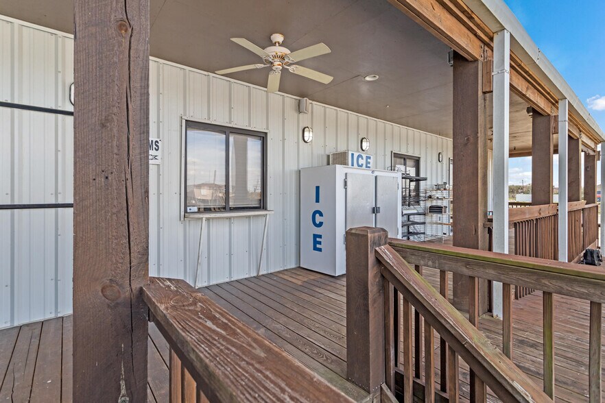 More Photos Of 5140 Gulfway Dr, Sabine Pass Restaurant For Sale