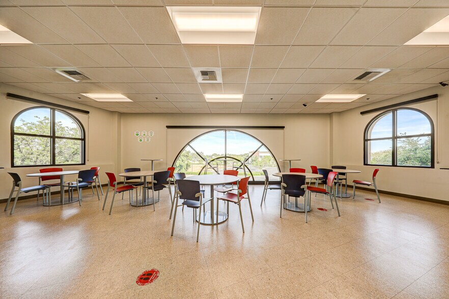 More Photos Of 11117 River Run Blvd, Bakersfield Office For Lease