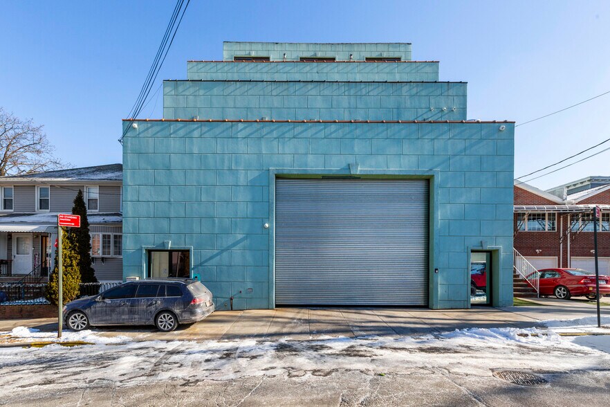 Primary Photo Of 14-07 113th St, College Point Flex For Sale