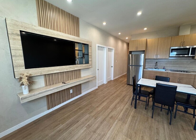 More Photos Of 7416 S Western Ave, Los Angeles Office For Sale