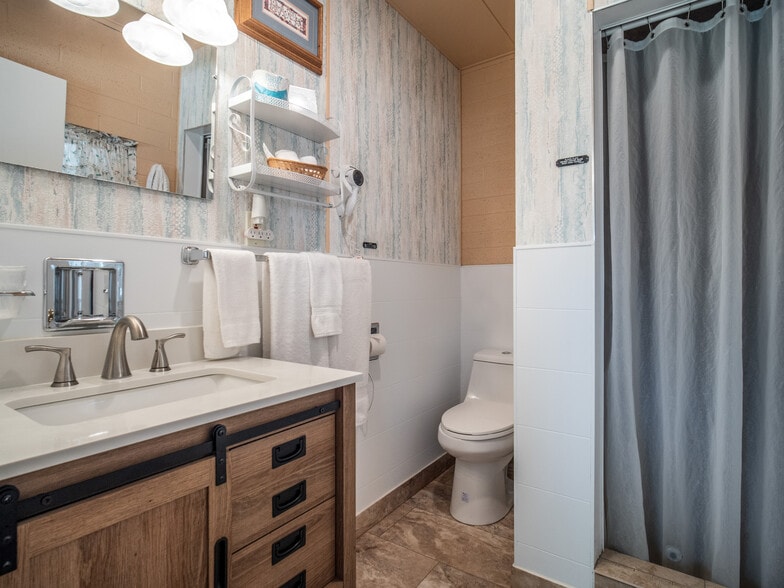 More Photos Of 106705 US Highway 395, Coleville Hotel For Sale