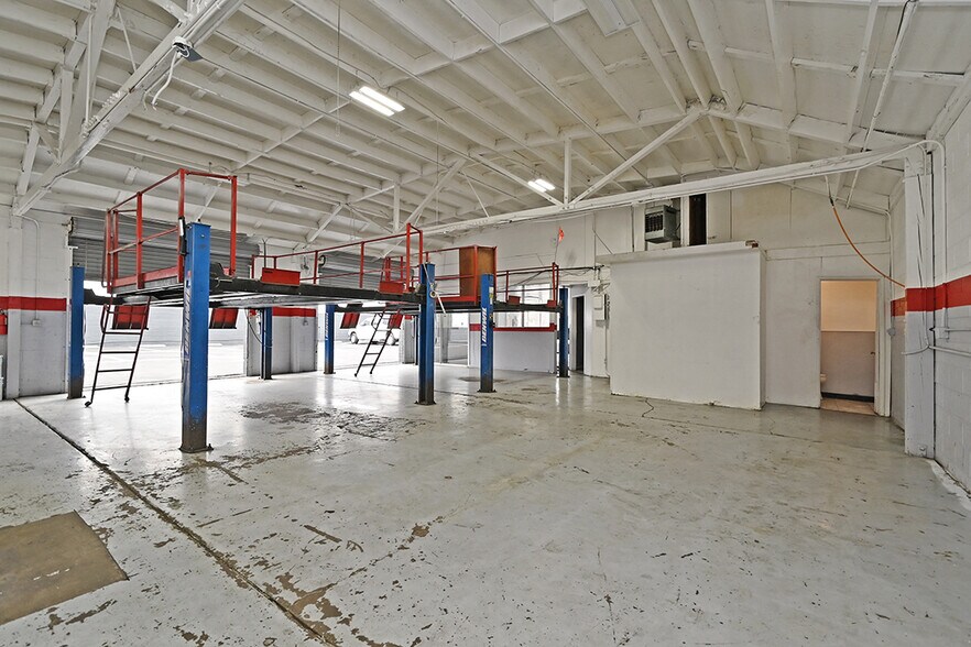 More Photos Of 21135 Mission Blvd, Hayward Auto Repair For Sale