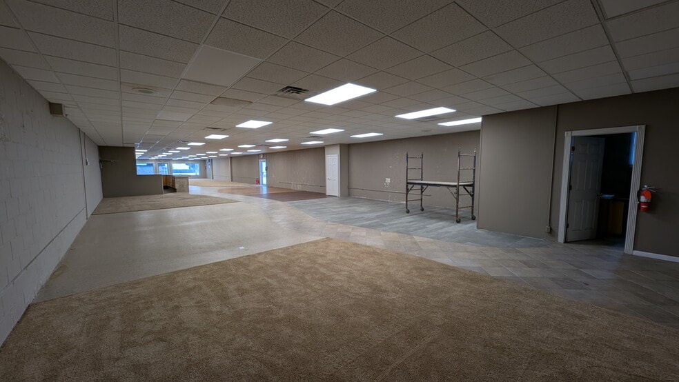 More Photos Of 211 N Dixie Way, South Bend Freestanding For Lease