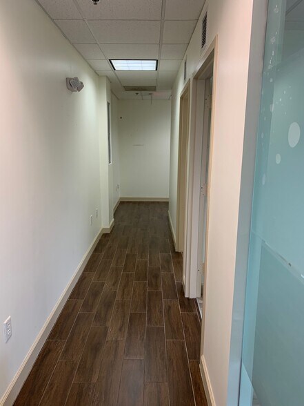 More Photos Of 2201-2225 N Commerce Pky, Weston Unknown For Lease
