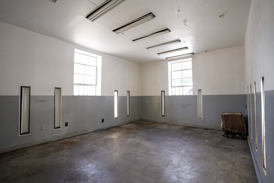 More Photos Of 417 S Mill St, Lexington Auto Repair For Sale