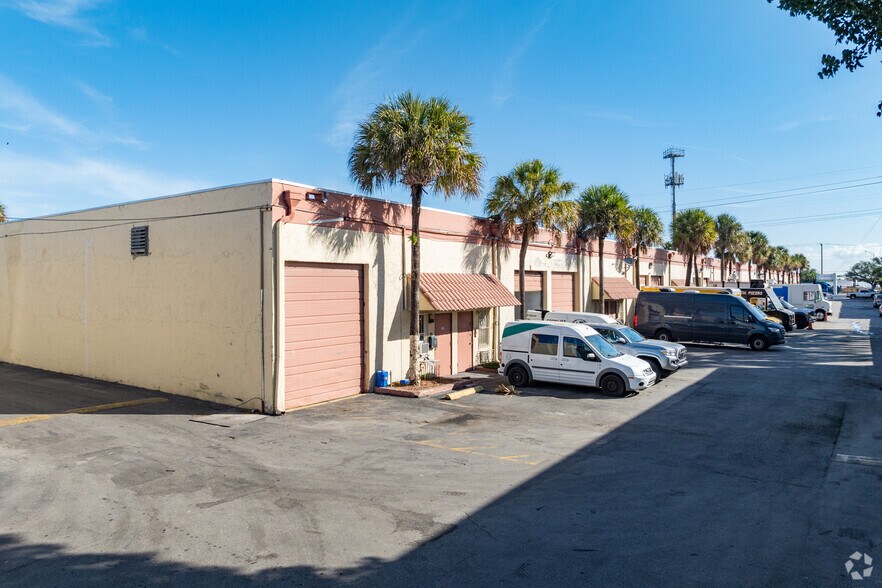More Photos Of 9090 NW South River Dr, Miami Industrial For Lease