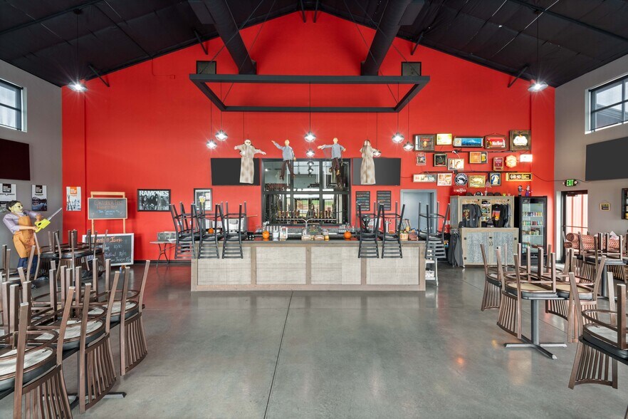 More Photos Of 2470 Henderson Loop, Richland Bar For Sale