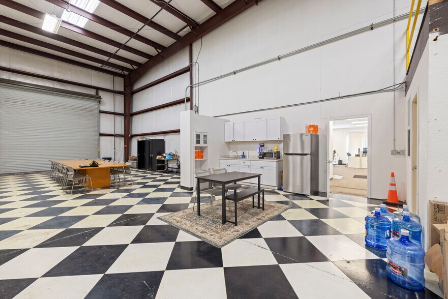 More Photos Of 401 Glass Ln, Modesto Warehouse For Sale