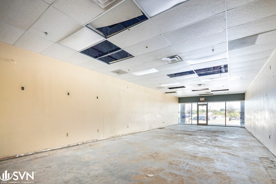 More Photos Of 524 W New Circle Rd, Lexington General Retail For Lease