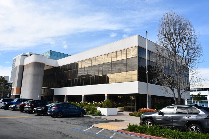 More Photos Of 201 Continental Blvd, El Segundo Office For Lease