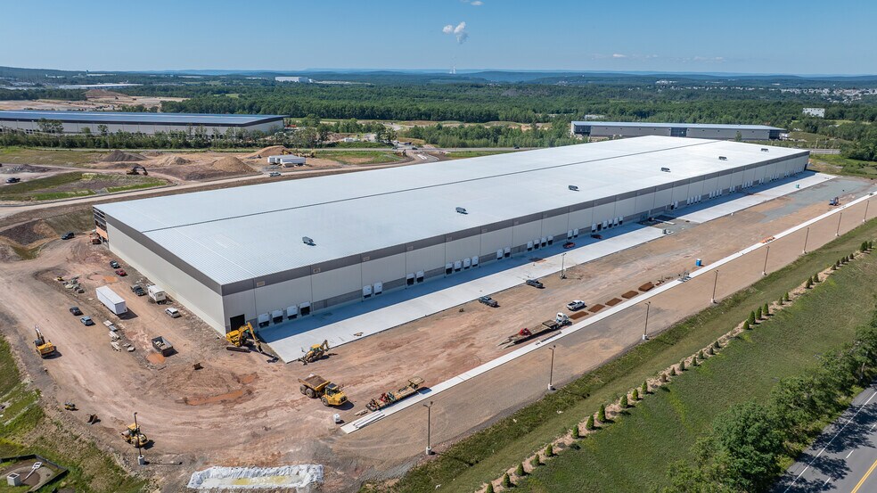 More Photos Of 125 Crossroads Blvd S, Hazleton Distribution For Lease