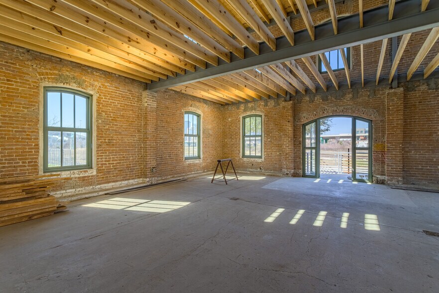 More Photos Of 2000 Nance St, Houston Loft Creative Space For Lease