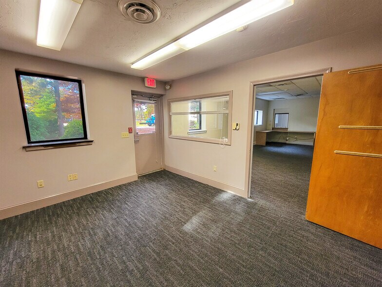 More Photos Of 50 Aldrin Rd, Plymouth Flex For Sale