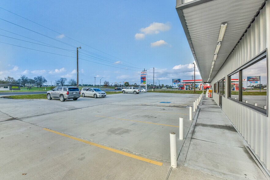 More Photos Of 3762 Highway 19, Riverside General Retail For Lease