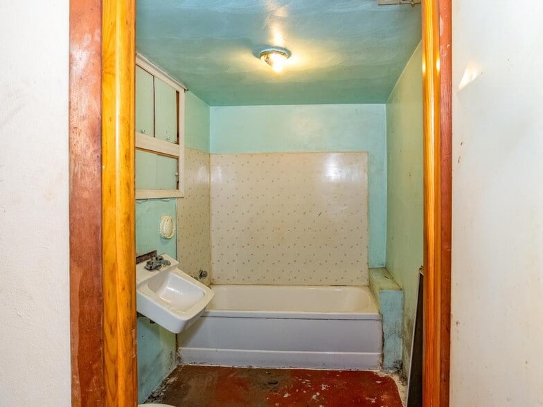 More Photos Of 413 Bridge St, Beaver Healthcare For Sale